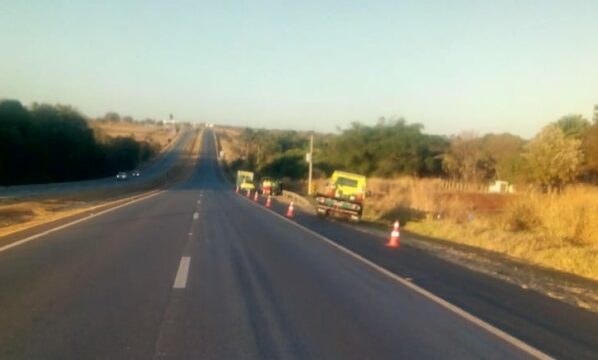 Motorista perde o controle do veículo e sai da pista na BR-050, próximo a Catalão