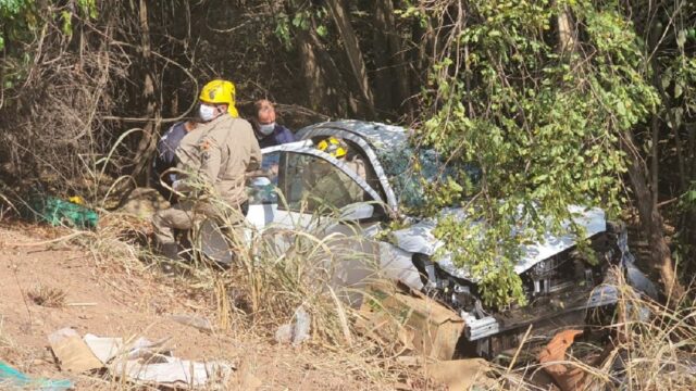 Saída de pista deixa motorista ferida na GO-330 em Catalão