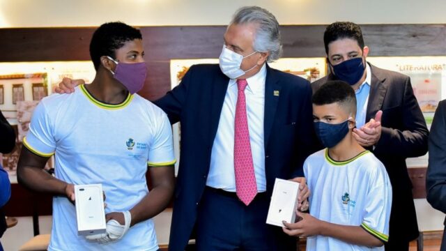 Governo de Goiás destina 1.136 aparelhos de celular a estudantes da rede estadual e lança programa Sukatech