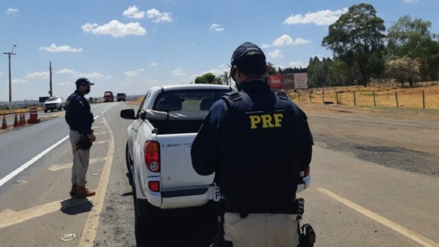 Polícia Rodoviária Federal em Catalão flagra menor ao volante