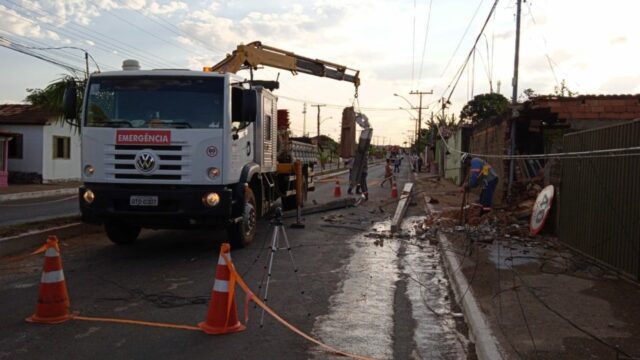 Colisão em poste em Goiandira interrompe fornecimento de energia em Nova Aurora