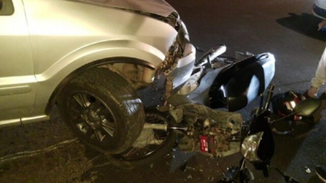 Carro na contramão colide contra motociclista em Ouvidor