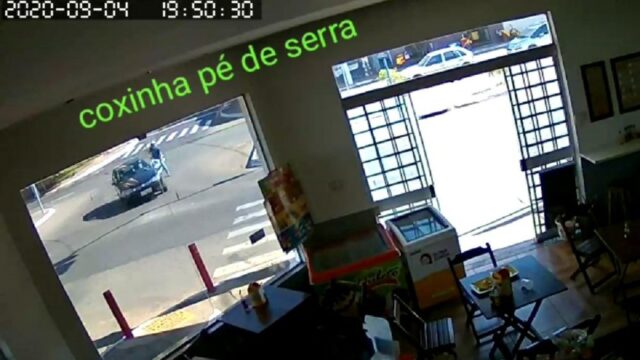 Câmera de segurança flagra acidente no centro de Catalão; veja o vídeo