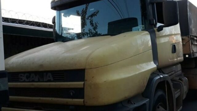 Caminhoneiro é mantido refém durante assalto, em Araguari