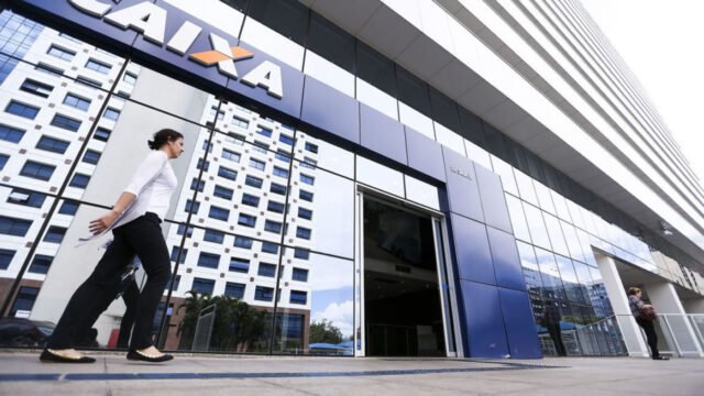 Caixa anuncia contratação de 7.704 pessoas às vésperas da volta do auxílio