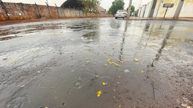 Municípios goianos registram chuvisqueiros na manhã desta segunda-feira (21)