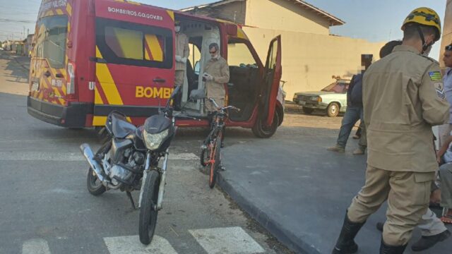 Colisão entre moto e caminhonete deixa mulher ferida em Catalão