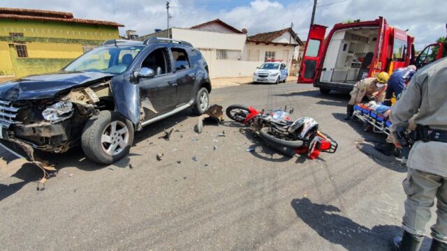 Colisão entre carro e moto deixa duas pessoas feridas em Catalão
