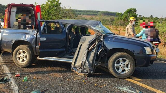 Caminhonete capota e deixa passageira ferida na GO 330, no município de Ouvidor