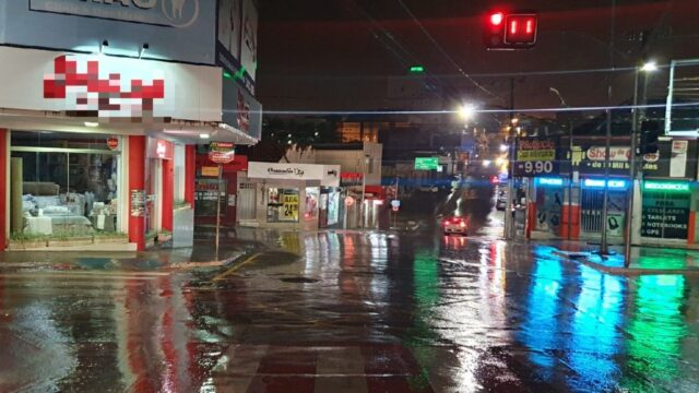 Chuva refresca noite de segunda-feira, em Catalão (GO)