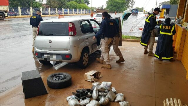 Três moradores de Catalão são presos com drogas escondidas em caixa de som de Uno, na BR-060, em Jataí