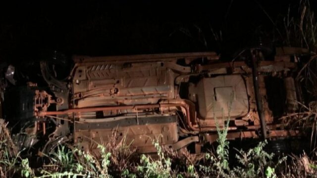 Saida de pista seguida de capotamento é registrada na GO-330 entre Catalão e Ipamerí