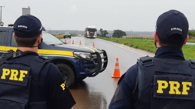 PRF alerta motoristas para feriado com chuva e movimento intenso nas BRs goianas