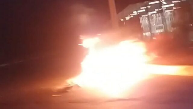 Internauta flagra moto em chamas em Catalão, GO