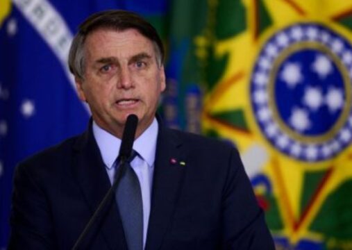 Bolsonaro diz que governo não comprará Coronavac mesmo com aprovação da Anvisa