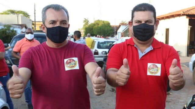 Adesivaço marca início de campanha de Cebinha e Nelci, em Ouvidor