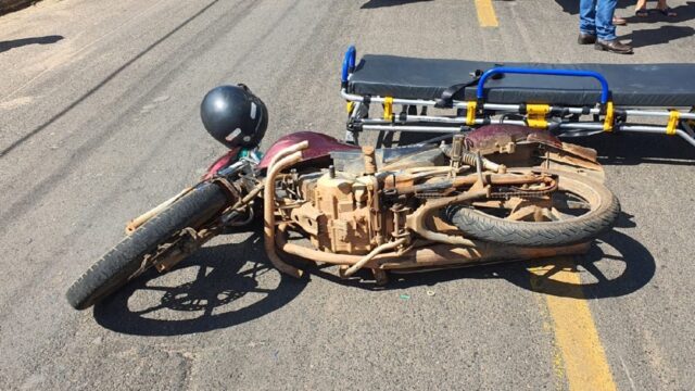 Colisão entre carro e moto deixa uma mulher ferida em Catalão