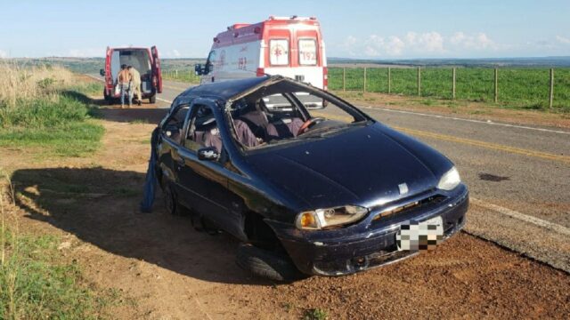 Cinco pessoas ficam feridas durante capotamento na GO-213, em Ipameri