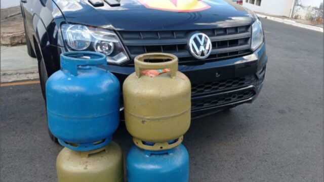 PM prende suspeitos por crime de furto, em Catalão