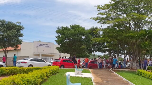 Emoção em despedida durante velório do pai do prefeito de Três Ranchos, Hugo Deleon