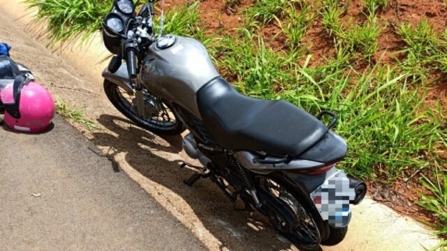 Motocicleta estoura pneu na BR-050 e deixa passageira em estado grave