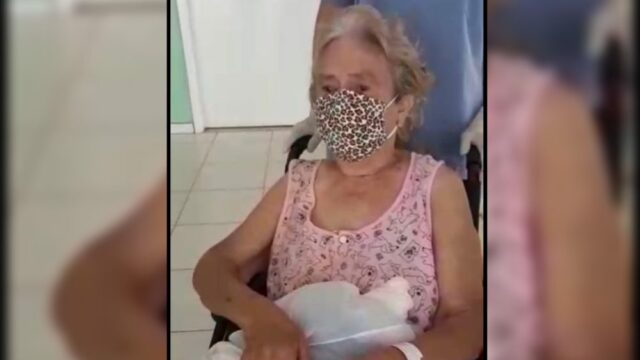 Com 80 anos, idosa de Ouvidor recebe alta após vencer a Covid-19