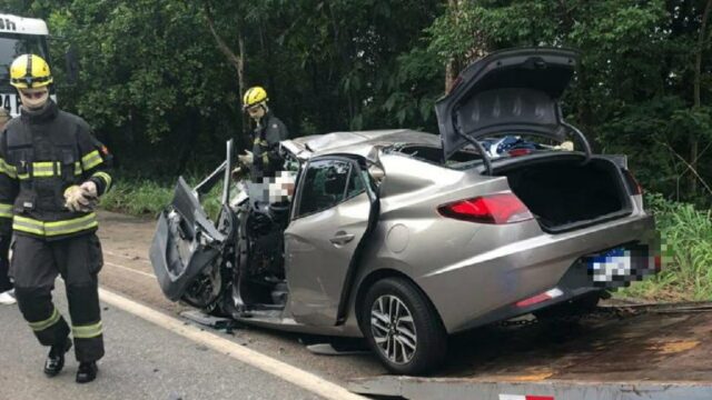 Acidente entre carro e ônibus deixa três pessoas mortas na BR-153 em Porangatu