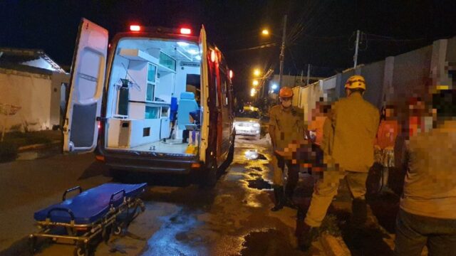 Mulher sofre queda de motocicleta e fica ferida em Catalão