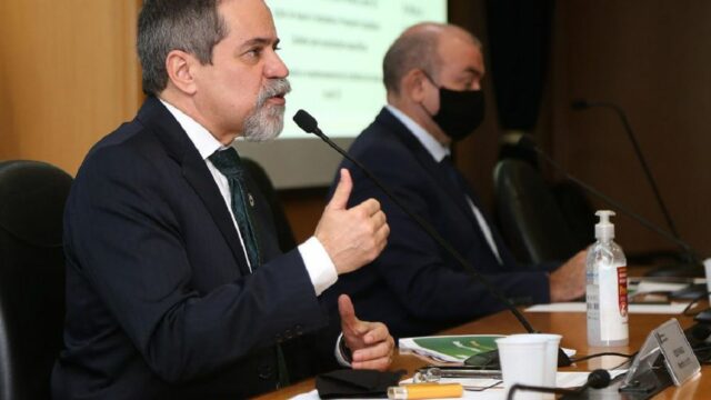 Ministério da Saúde: vacinação poderá começar em 20 de janeiro