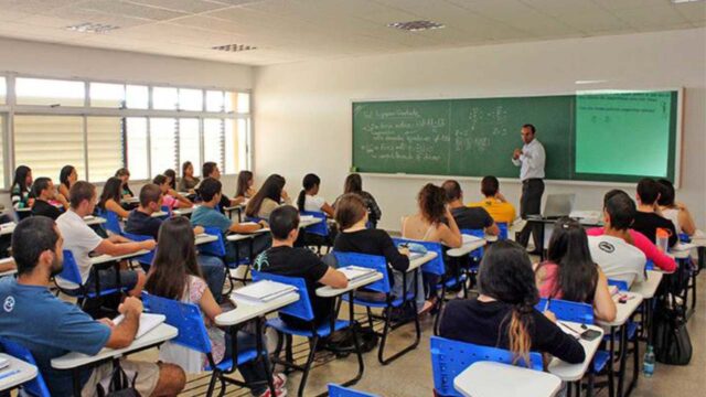 MEC determina volta às aulas presenciais a partir de janeiro
