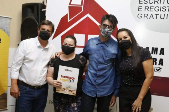 Prefeitura de Ouvidor realiza mais uma etapa de entrega de escrituras definitivas
