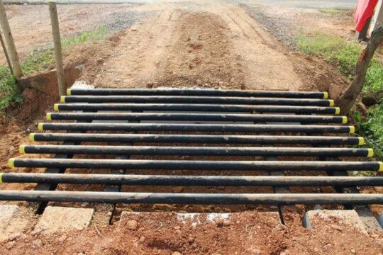 Prefeitura de Ouvidor entrega o primeiro mata-burro de concreto e ferro