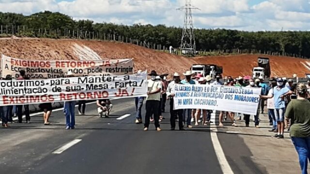 BR-050: Produtores rurais protestam contra a falta de acessos para as fazendas, em Cumari
