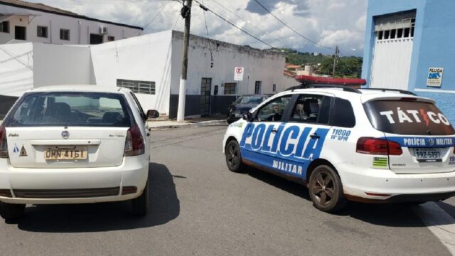 Equipe Tático Móvel da PM recupera veículo furtado, em Catalão