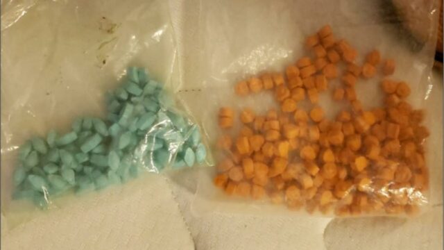 Dois suspeitos de tráfico são presos com 300 comprimidos de ecstasy, em Catalão