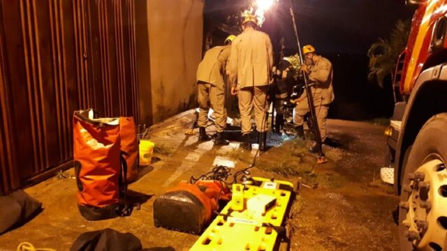 Homem de 66 anos é resgatado após cair em fossa em Novo Gama, entorno do DF