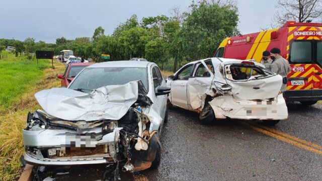 Carro roda na pista e provoca acidente na GO-330 em Catalão