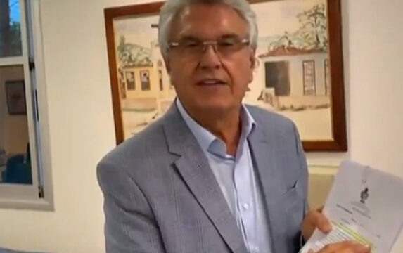 Projeto de lei prevê aumento salarial de até 64% para mais de 12,4 mil professores temporários da rede estadual, em Goiás