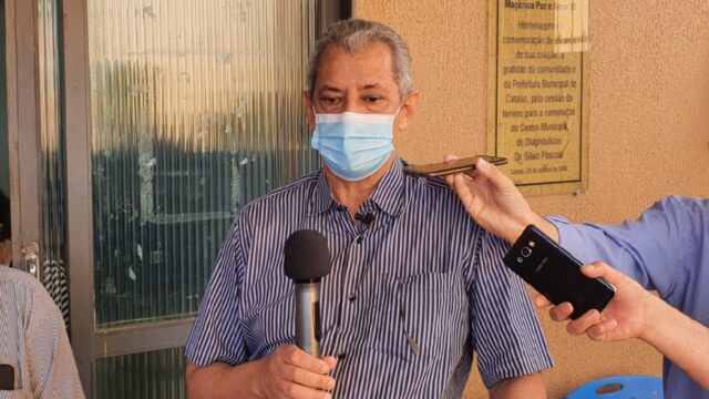 Secretaria de Saúde irá investigar denúncia de caso de "fura-fila" da vacina contra Covid-19 em Catalão