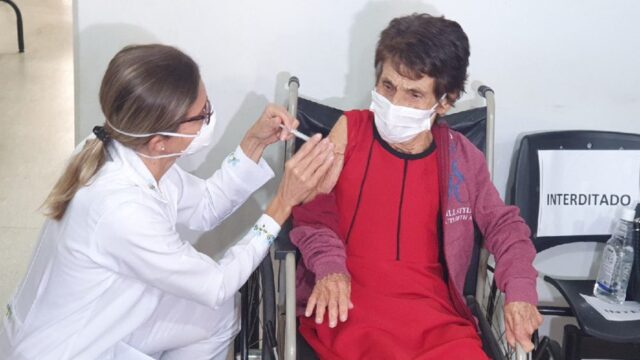Catalão começa a vacinação contra Covid-19
