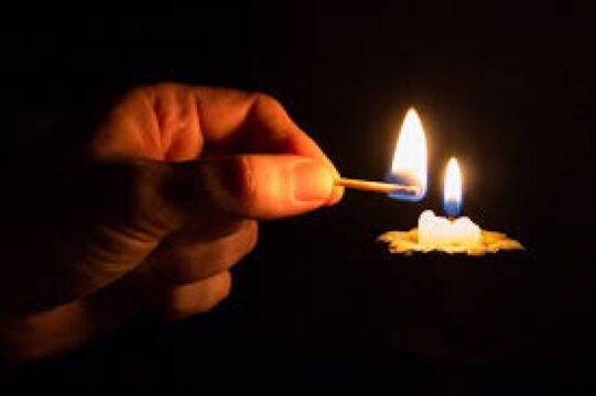 Bairros de Catalão ficam sem energia elétrica após forte chuva