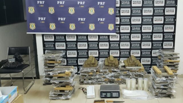 Operação conjunta entre PRF e PM resulta na apreensão de 230 quilos de maconha em Araguari