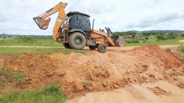 Prefeito de Três Ranchos, Hugo Deleon, em ação preventiva, realiza bloqueio de acesso à prainha