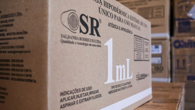 Governo de Goiás entrega mais de 1 milhão de seringas e agulhas aos municípios