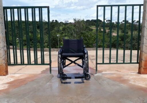 Em Goiandira, vereadores fazem adaptação em parque para cadeirantes