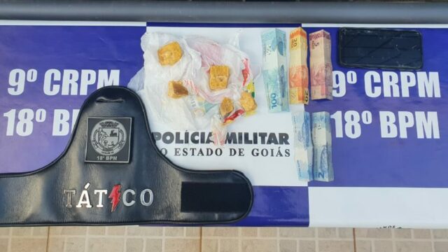 Equipe Tático Móvel realiza prisão de jovem de 21 anos e apreende drogas, em Catalão