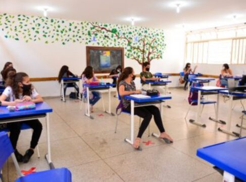 Escolas preveem falência e demissões caso aulas presenciais sejam suspensas