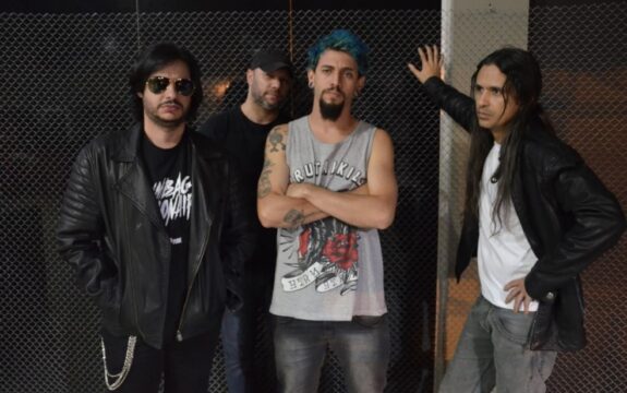 Banda de rock de Catalão emplaca músicas em rádios dos Estados Unidos e Europa