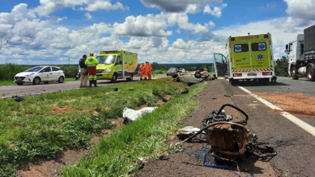 Idosa morre e duas pessoas ficam feridas após acidente na BR-050 perto de Uberlândia