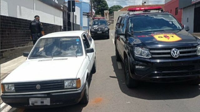 GPT recupera veículo furtado, prede suspeitos e apreende drogas em Catalão